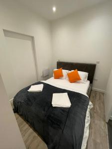 Postel nebo postele na pokoji v ubytování 1 bed apartment in the heart of Staines town centre