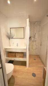 Et badeværelse på Apartamento Lindamar