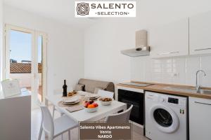 Salento Vibes Apartments - Salento Selection的厨房或小厨房