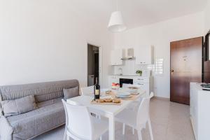 Salento Vibes Apartments - Salento Selection的厨房或小厨房