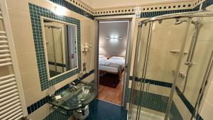 Koupelna v ubytování Hotel Centrale Resana Eli caffe