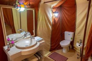 Koupelna v ubytování Sultana Merzouga camp