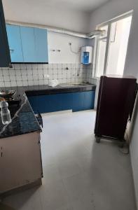 Η κουζίνα ή μικρή κουζίνα στο Condo By The Golf !