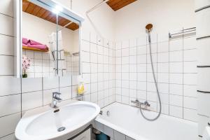 Ένα μπάνιο στο Ferienwohnung Ölrain +12 φωτογραφίες