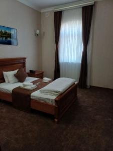 Postel nebo postele na pokoji v ubytování Maximum Hotel