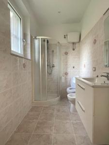 a bathroom with a shower and a toilet at Le Ville Tivoli - Vesta in Tivoli