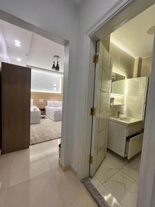 Een keuken of kitchenette bij Triple garden view hotel