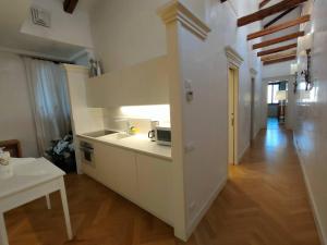 Cucina o angolo cottura di La Grande Bellezza Deluxe House