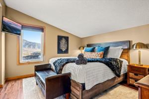 Ένα ή περισσότερα κρεβάτια σε δωμάτιο στο Chateau LeConte +108 φωτογραφίες