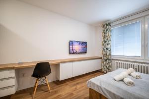 Postel nebo postele na pokoji v ubytování Smart Home Žilina