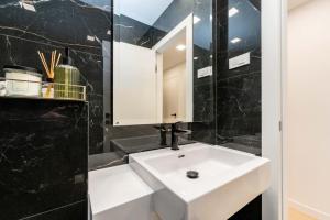 Ένα μπάνιο στο Apartment Marant near the beach- free parking +40 φωτογραφίες