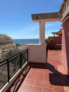a balcony with a view of the ocean at El Ático de Brisaquebrada - Vista Mar - Gran Terraza in Benalmádena
