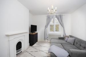 Posezení v ubytování Historic 1BD in Central Peterborough