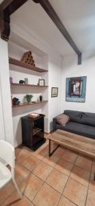 a living room with a couch and a table at La casa de Martin in Marchena