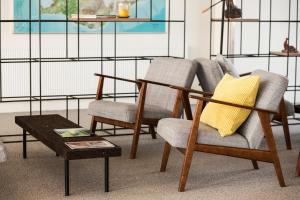 a living room with two chairs and a table at Hotel Gullfoss in Haukadalur