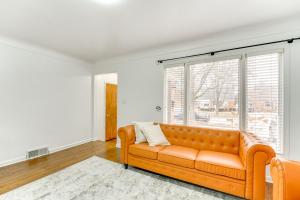 Φωτογραφία από το άλμπουμ του 13 Mi to Downtown Detroit Bright Home σε Dearborn