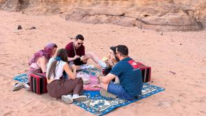 Tetamu yang menginap di The Rock Camp