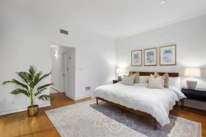 Katil atau katil-katil dalam bilik di Luxury Oasis in Manhattan