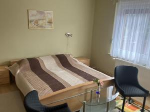 Posteľ alebo postele v izbe v ubytovaní Jászay vendégház Parádsasvár
