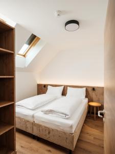 Rúm í herbergi á Hotel Neustifter