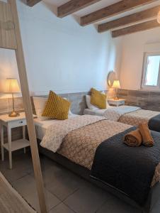 a bedroom with two beds and a couch at Casa de Aloe in Albufeira +16 photos