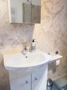 Ένα μπάνιο στο Otopeni Studio C2 4 Airport Therme