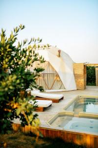 Hồ bơi trong/gần Mandalin Glamping