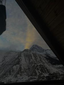 Pemandangan gunung umum atau pemandangan gunung yang diambil dari hotel