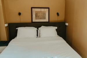 Postel nebo postele na pokoji v ubytování Hotel Cavalier