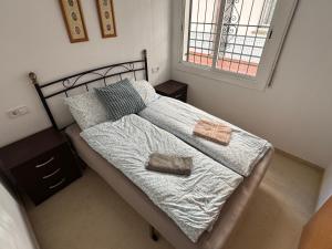 Katil atau katil-katil dalam bilik di Apartamento playa 2