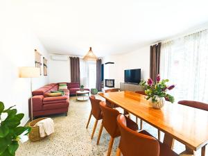 Villa David - NEW - first renting - for 9 person的电视和/或娱乐中心