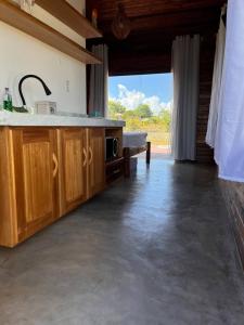 Nhà bếp/bếp nhỏ tại Bangalô em Maraú - Padang +15 ảnh