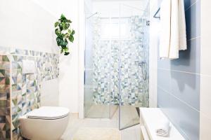 Villa David - NEW - first renting - for 9 person的一间浴室