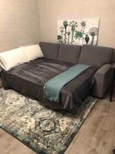 Posezení v ubytování 2BR Condo Walking Distance To Downtown Gilbert