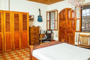 a bedroom with a bed and a desk and a chair at Elegant, Romantic & Kid-Friendly Colonial Home in Granada
