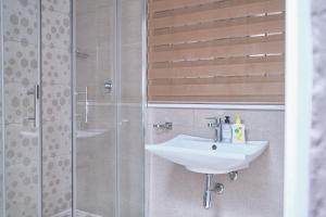 Ένα μπάνιο στο Oleratong Guest House +85 φωτογραφίες