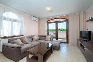 Μια τηλεόραση ή/και κέντρο ψυχαγωγίας στο Penthouse Aurora