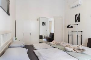 Posteľ alebo postele v izbe v ubytovaní Dora apartment near Buda Castle with PARKING!