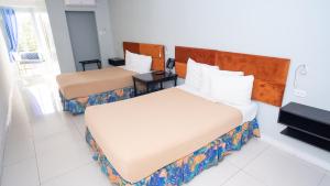 Ein Bett oder Betten in einem Zimmer der Unterkunft GolfView Hotel