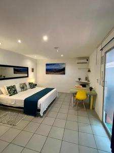 Ένα ή περισσότερα κρεβάτια σε δωμάτιο στο Ocean Lovers Hostel & Apartments