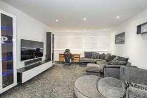 Μια τηλεόραση ή/και κέντρο ψυχαγωγίας στο Stylish 3-Bedroom in Orpington +9 φωτογραφίες