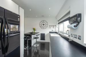 Η κουζίνα ή μικρή κουζίνα στο Stylish 3-Bedroom in Orpington