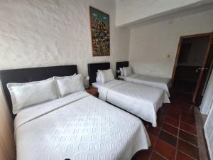 A bed or beds in a room at Hotel Diego Pacho