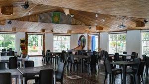 A restaurant or other place to eat at Hotel Diego Pacho