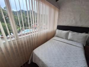 A bed or beds in a room at Hotel Diego Pacho