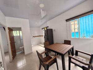 A kitchen or kitchenette at Hotel Diego Pacho