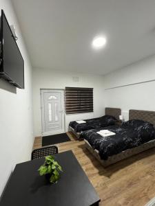 A bed or beds in a room at Apartmani Ćosić - Kuršumlijska banja