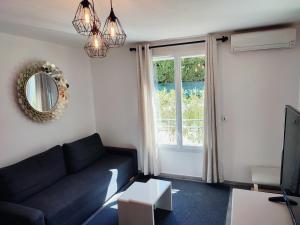 TV/trung tâm giải trí tại Douceur du Verdon- Climatisé avec Piscine, Parking