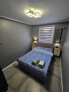 Ένα ή περισσότερα κρεβάτια σε δωμάτιο στο Apartament 3-pokojowy Klimatyzacja nr 3