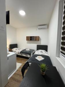A bed or beds in a room at Apartmani Ćosić - Kuršumlijska banja